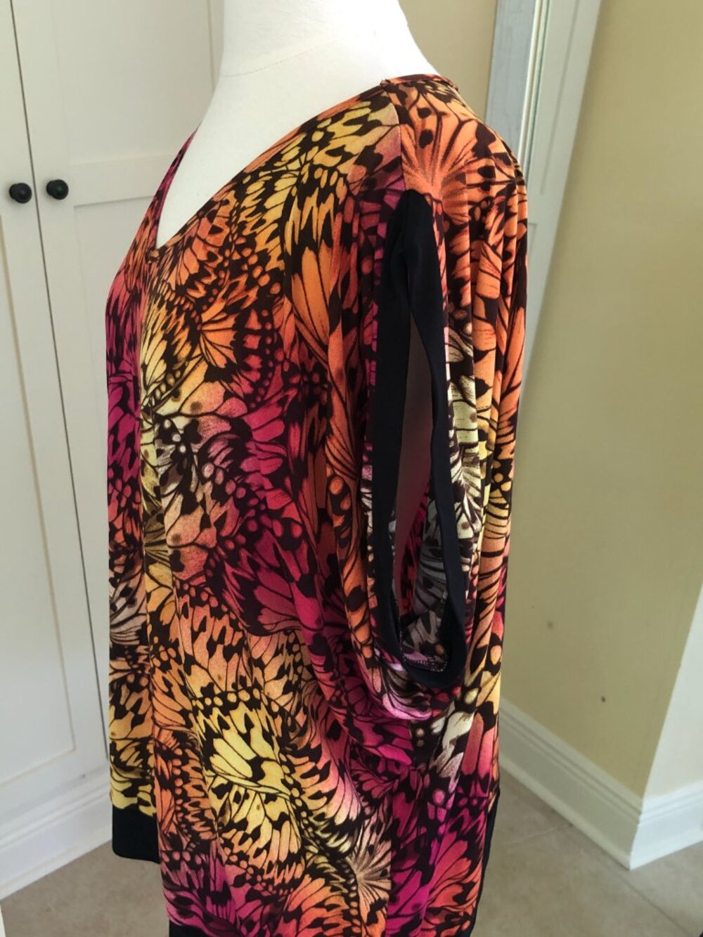 New Directions 2x Butterfly Print Top - Picture 4 of 5